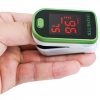 Merač hladiny kyslíka v krvi, pulzný oximeter - malé zariadenie s LCD displejom, ktoré si môžete vziať so sebou kamkoľvek.